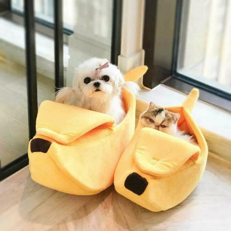 Cozy Banana Bed – Warm Pet House for Cats & Small Dogs, Plush Mat & Portable Kennel