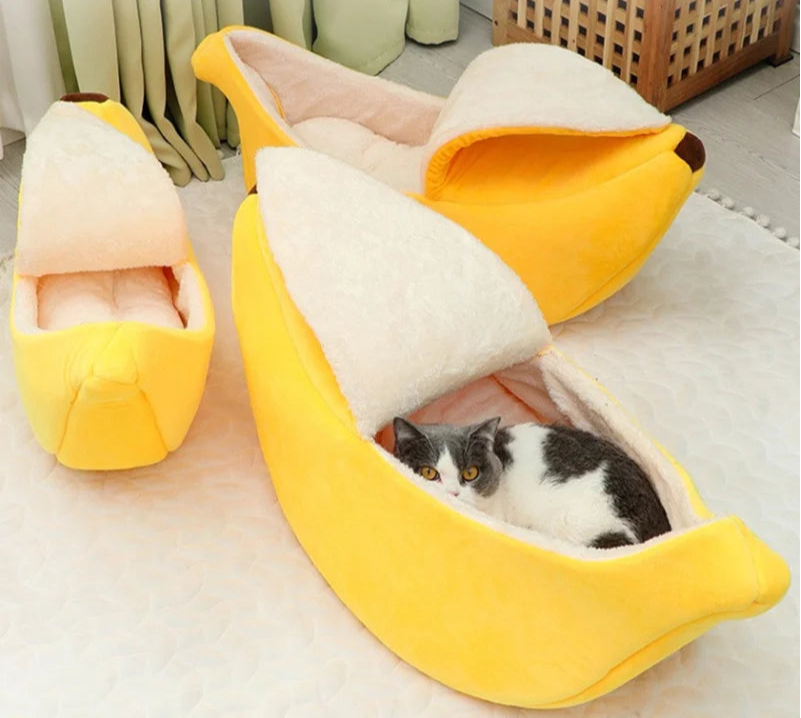 Cozy Banana Bed – Warm Pet House for Cats & Small Dogs, Plush Mat & Portable Kennel